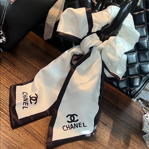 None Accessories - Cream and Black Silk Logo Bow Scrunchie